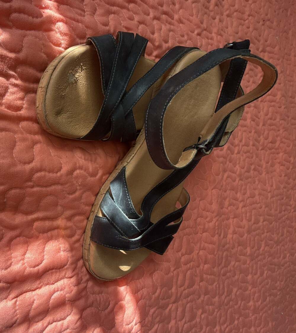 Easy Spirit Black Strappy Wedge Sandals size 9